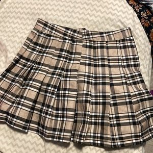 Plaid stylish skirt, worn maybe once. It’s a size small. Very flowy.